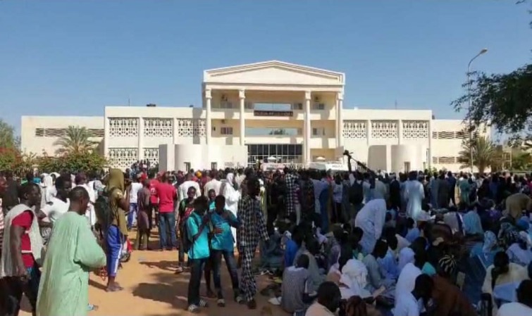 Urgent:Violence au tribunal de Louga les talibés envahissent les locaux et exigent la libération de S Khadim Guèye(vidéo)