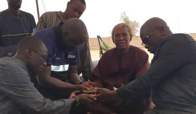 (04 photos) : Incroyable ! Serigne Abdou Karim réconcilie Ndoye Bane et Ahmet Aïdara