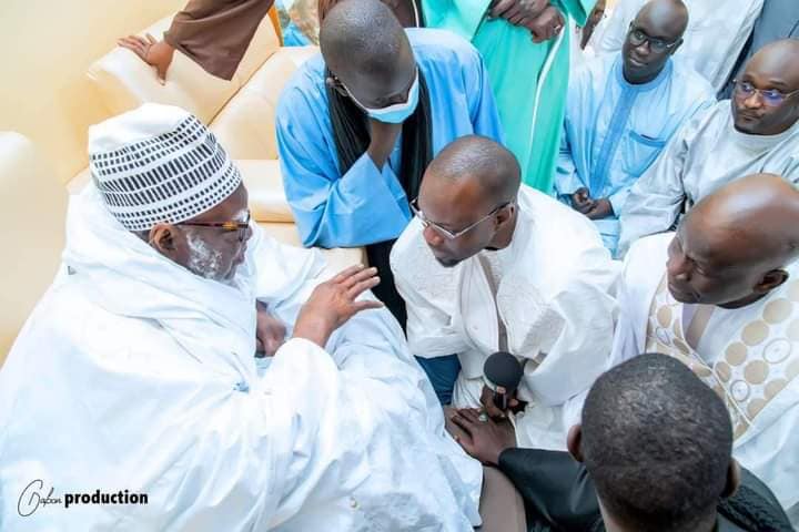 (6photos )Le Président Ousmane SONKO et Malick GACKOU reçus par le Khalif Général des mourides, Serigne Mountakha Mbacké Bassirou