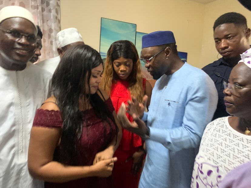 (vidéo) Urgent : Ousmane sonko et la délégation YEWI rendent visite la famille de Ahmed Aidara
