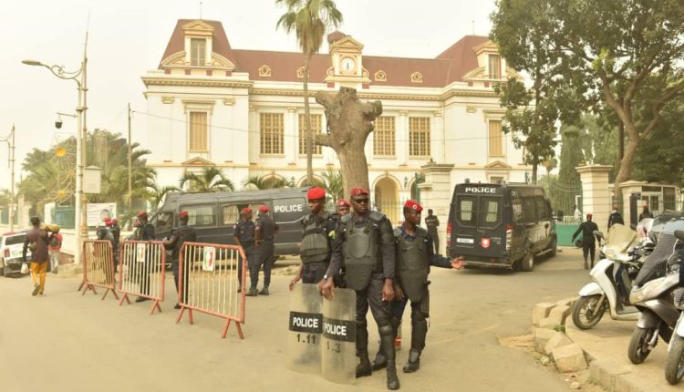 « Conflit à l’Hôtel de Ville : Les conseillers municipaux dénoncent un blocus illégal »
